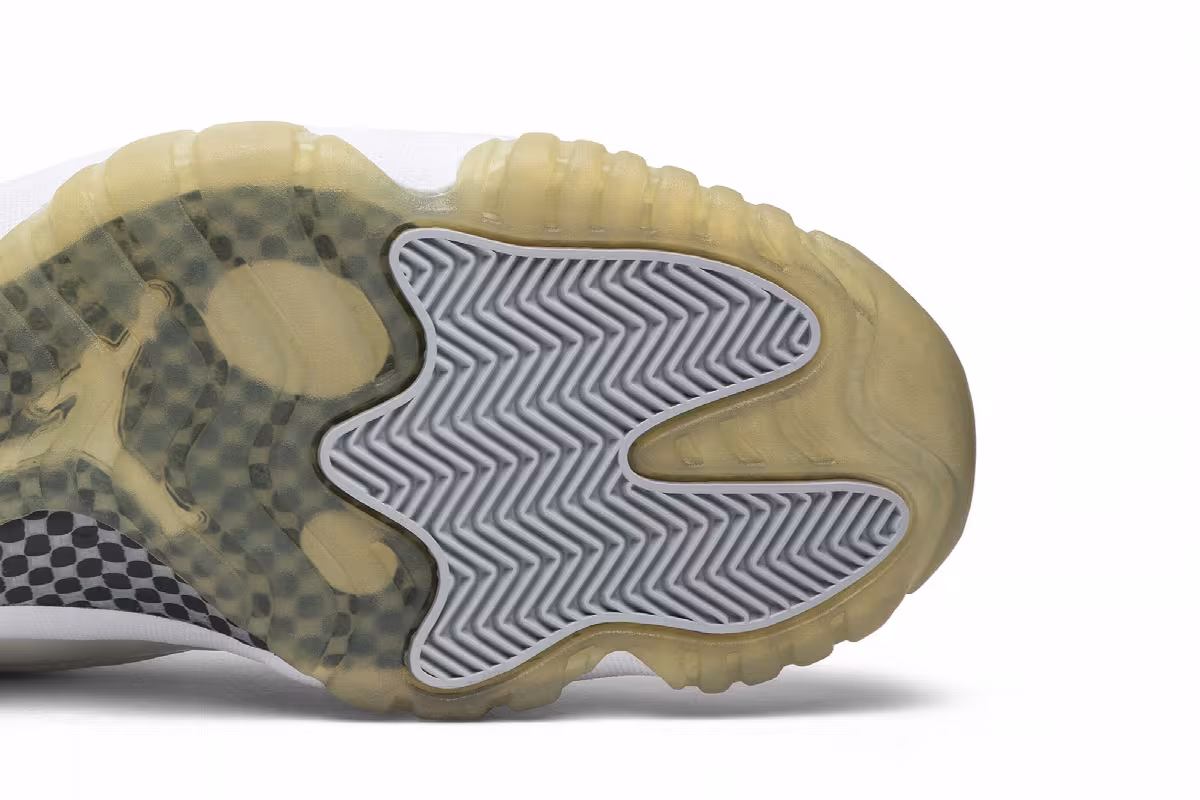 Air Jordan 11 Low White Light Zen Grey, view 6