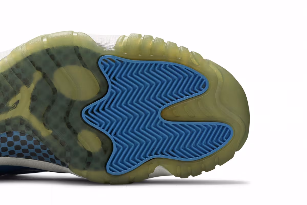 Air Jordan 11 Low Columbia 2001, view 6