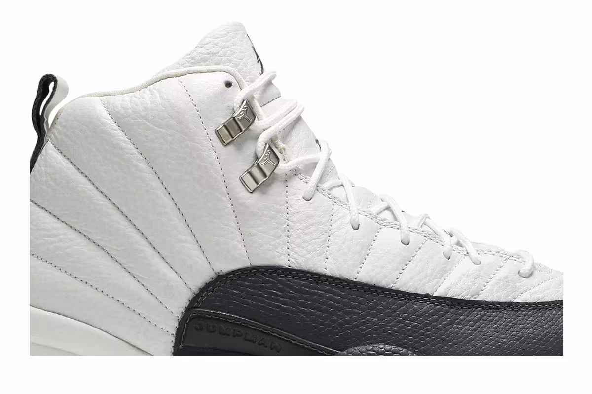 Air Jordan 12 Flint, view 3