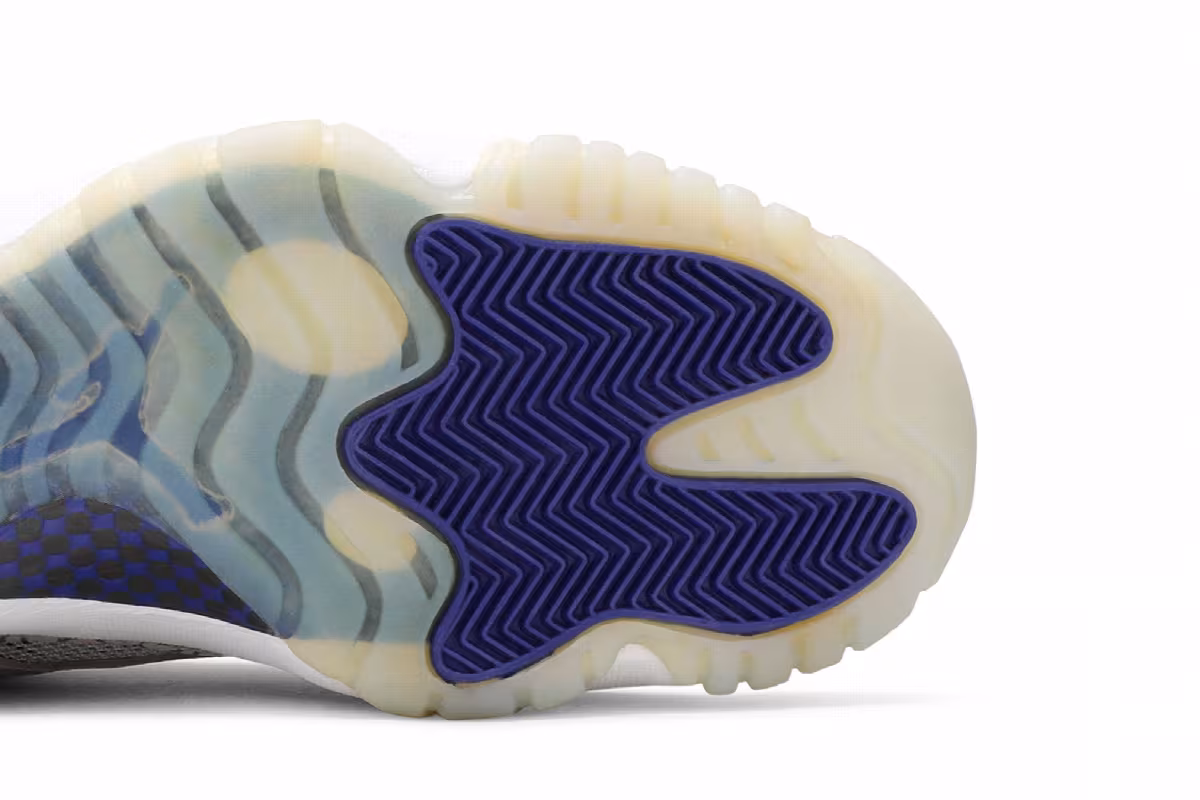 Air Jordan 11 Low IE Cobalt 2003, view 6