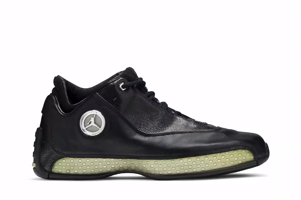 Air Jordan 18 OG Low Black Chrome, view 2