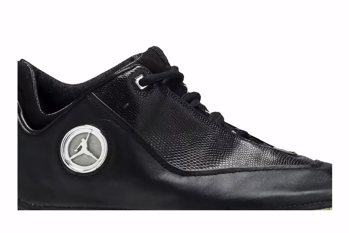 Air Jordan 18 OG Low Black Chrome, view 3