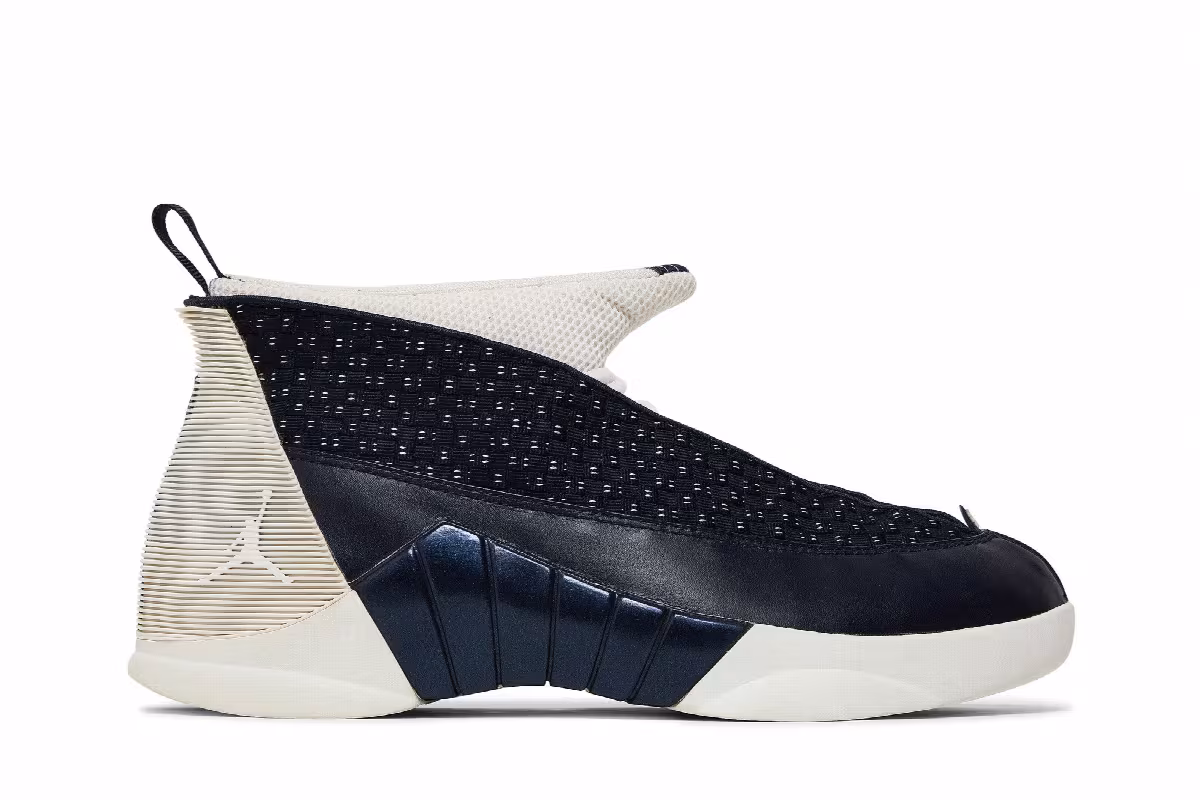 Air Jordan 15 OG Obsidian 2000, view 2