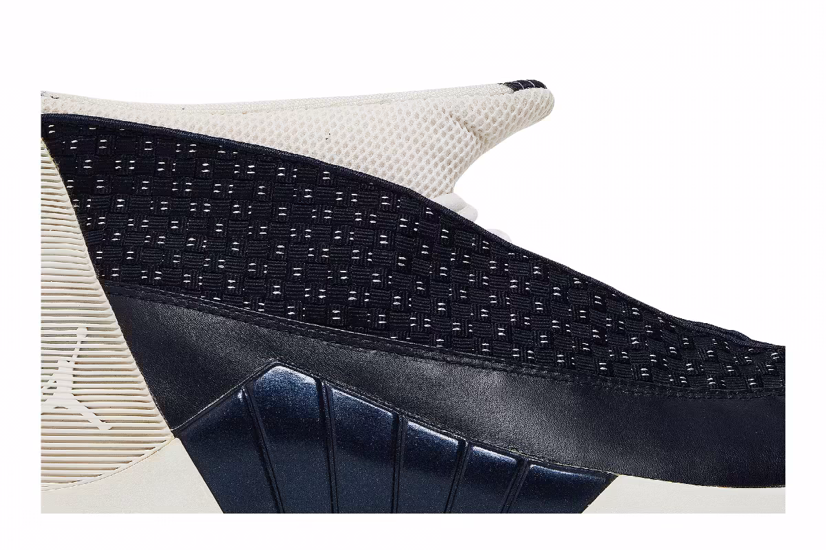 Air Jordan 15 OG Obsidian 2000, view 3