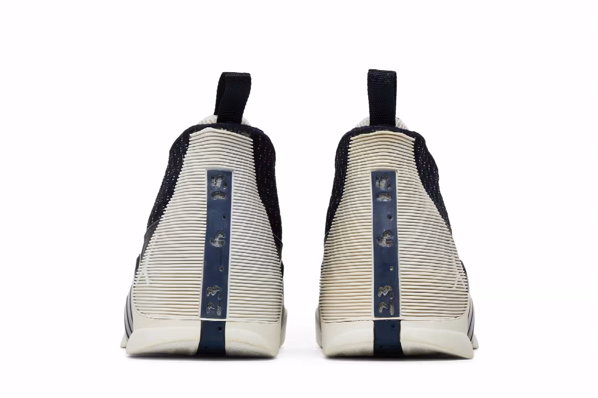 Air Jordan 15 OG Obsidian 2000, view 7