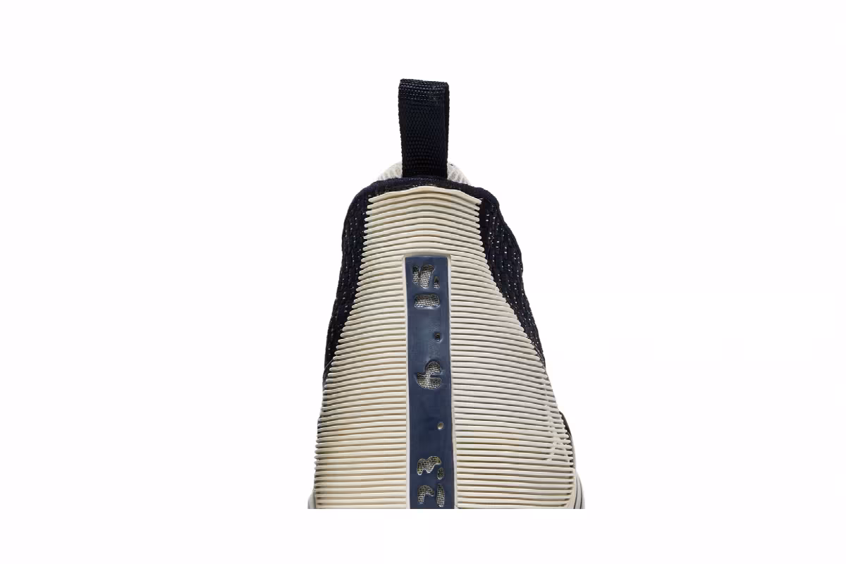 Air Jordan 15 OG Obsidian 2000, view 8