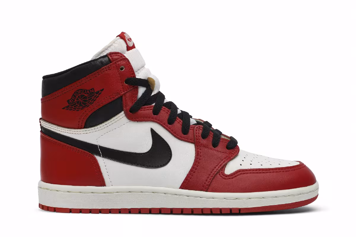 Air Jordan 1 High Chicago 1985, view 2