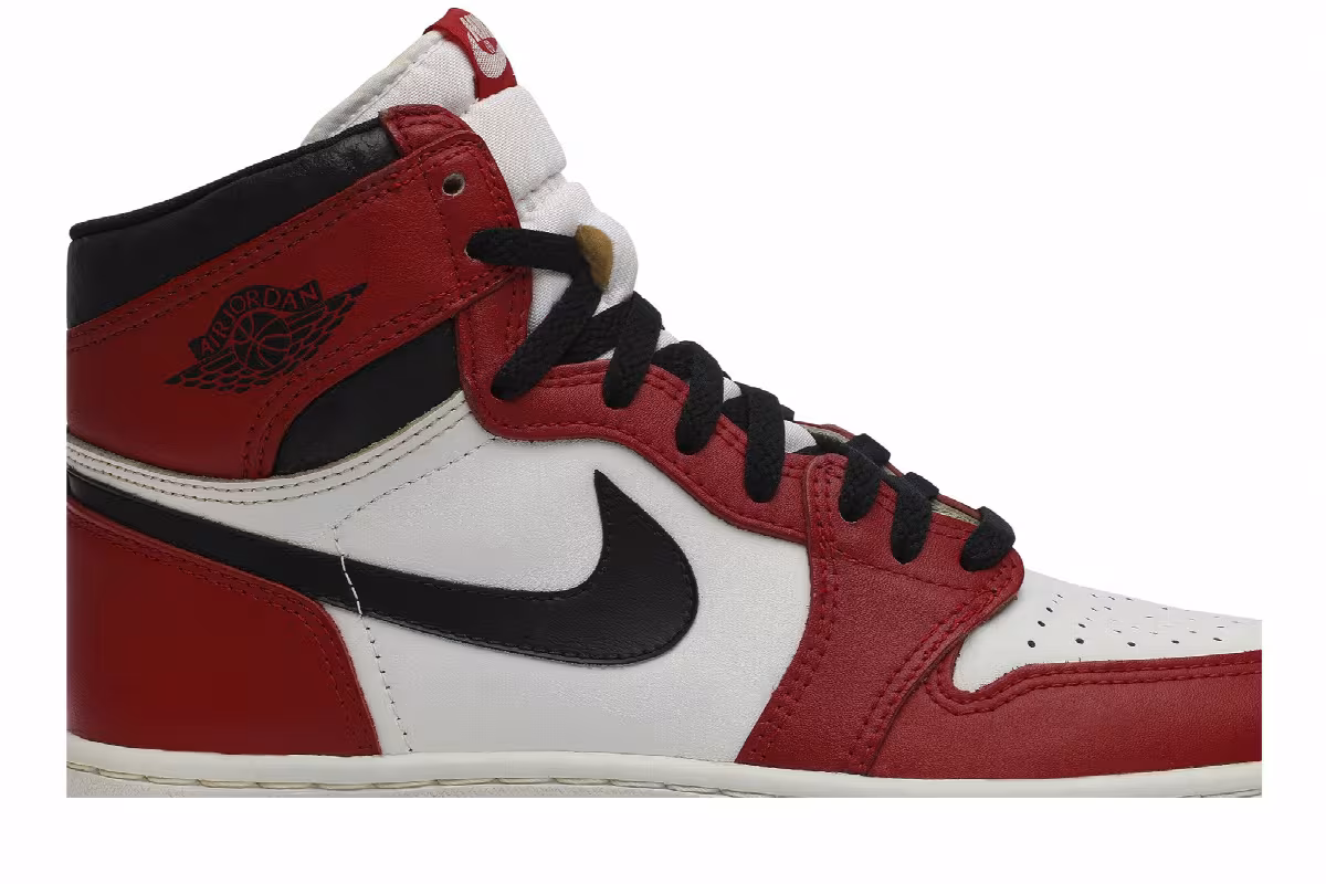 Air Jordan 1 High Chicago 1985, view 3