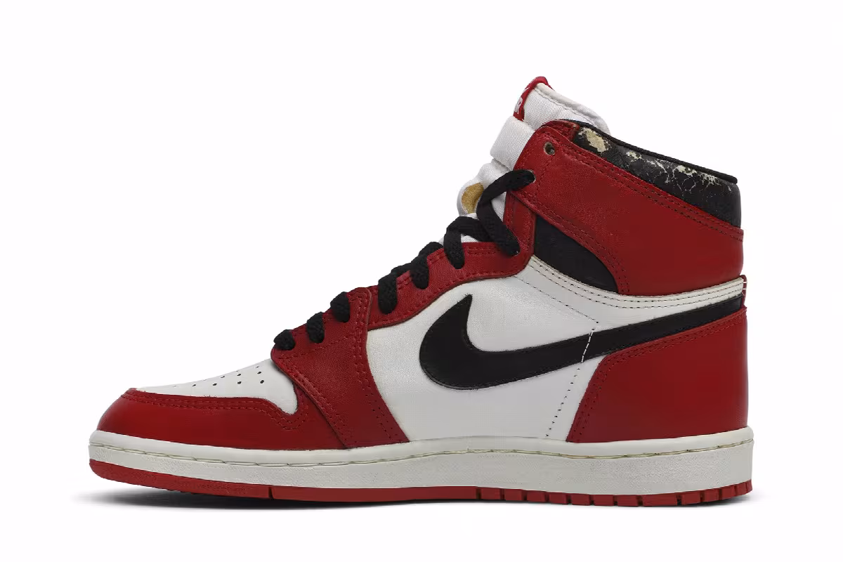 Air Jordan 1 High Chicago 1985, view 4