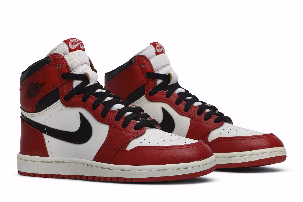 Air Jordan 1 High Chicago 1985, view 9