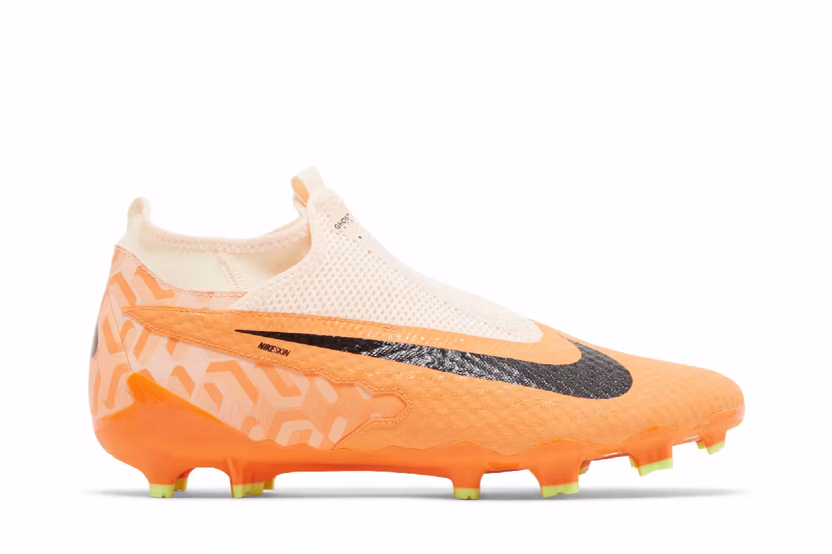 Nike Phantom GX Academy DF WC FG MG United Pack, view 2