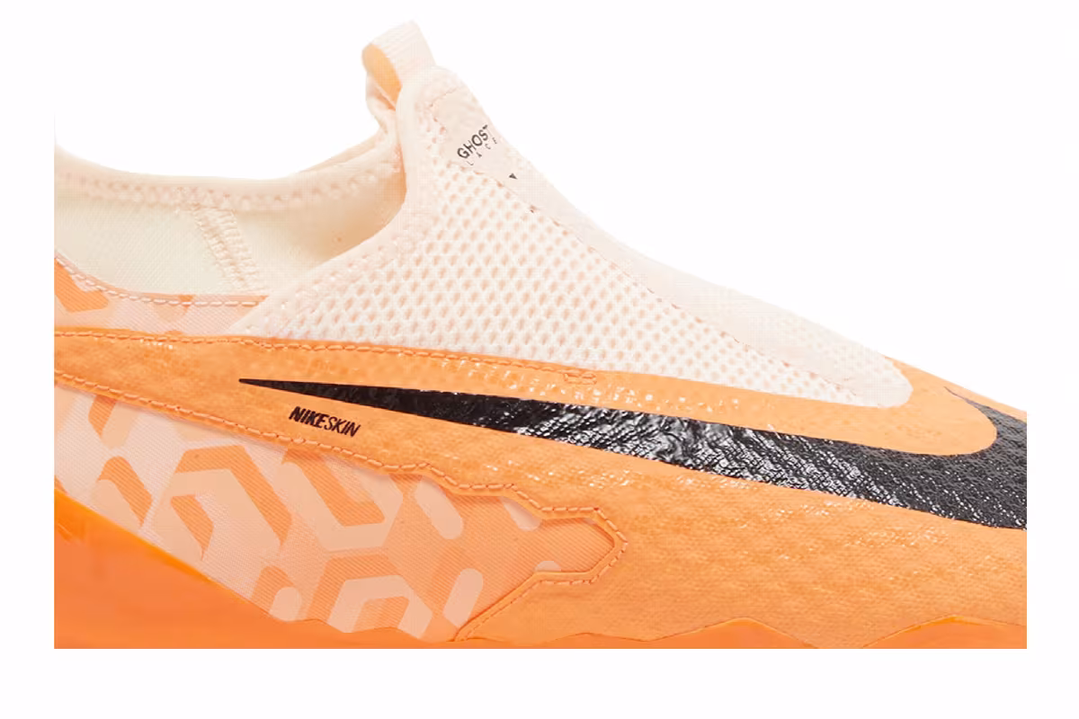 Nike Phantom GX Academy DF WC FG MG United Pack, view 3