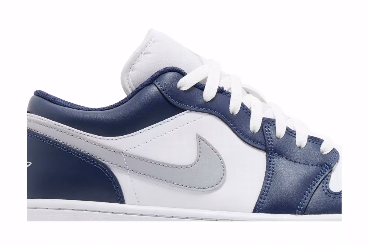 Air Jordan 1 Low Midnight Navy, view 3