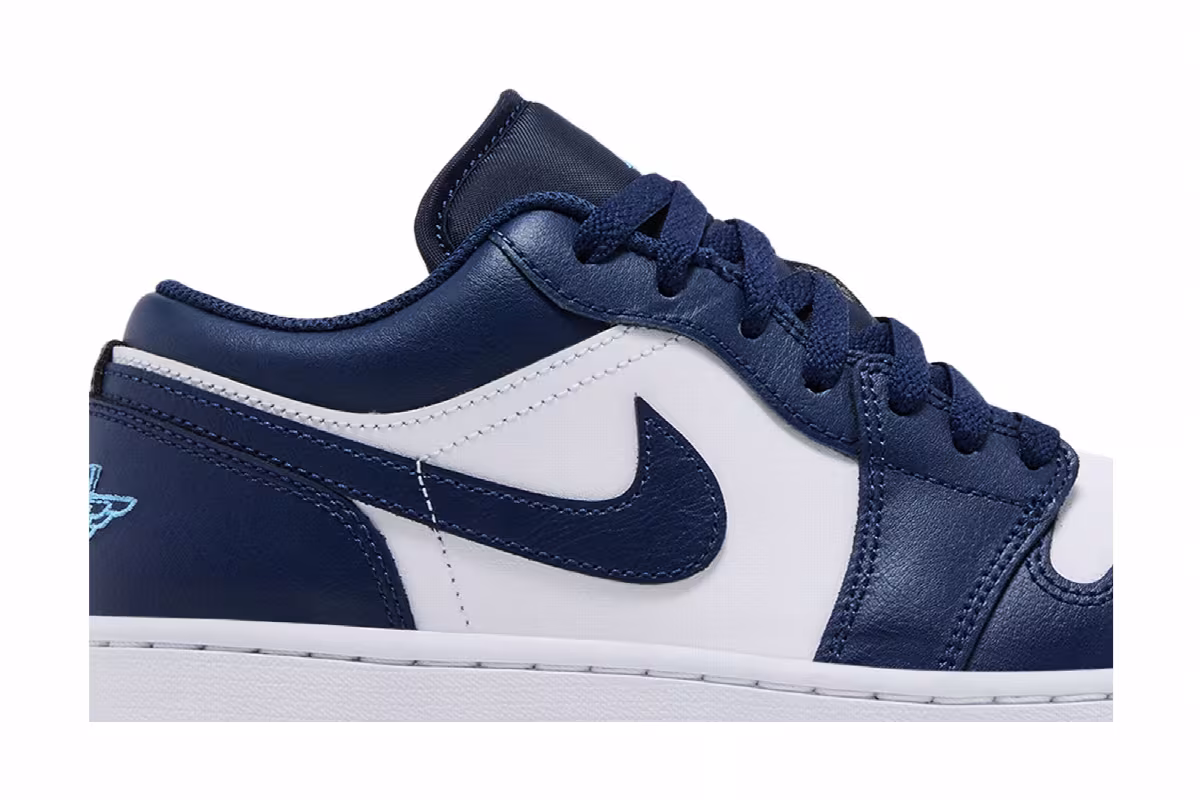 Air Jordan 1 Low Midnight Navy University Blue, view 3