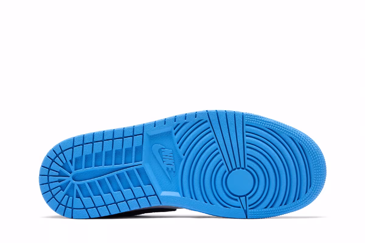 Air Jordan 1 Low Midnight Navy University Blue, view 5