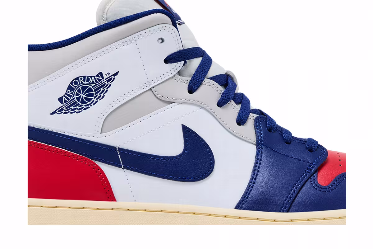 Air Jordan 1 Mid Rare Air, view 3