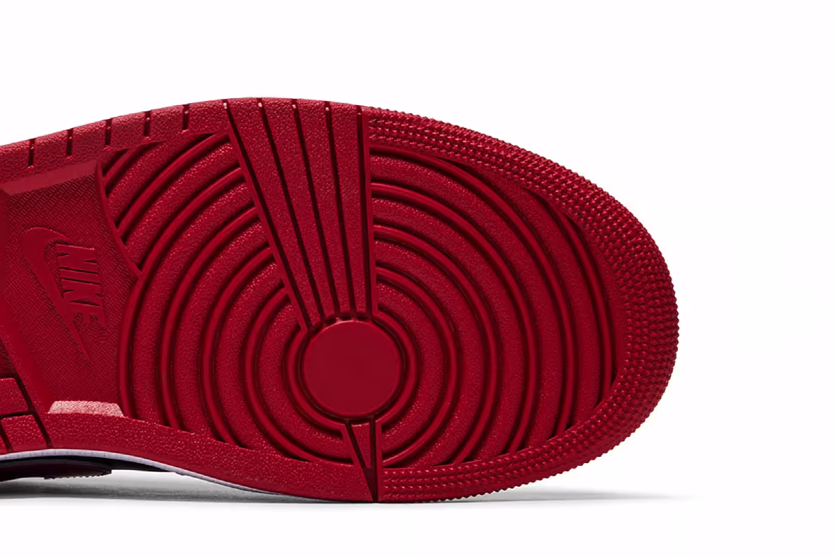 Air Jordan 1 Low Patent Varsity Red Black, view 6