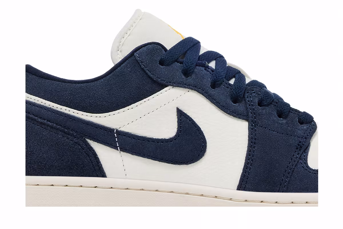 Air Jordan 1 Low SE Obsidian University Gold, view 3