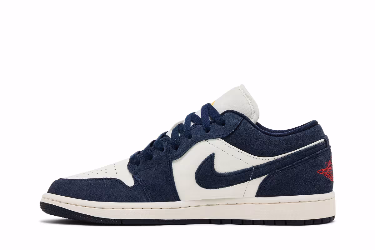 Air Jordan 1 Low SE Obsidian University Gold, view 4