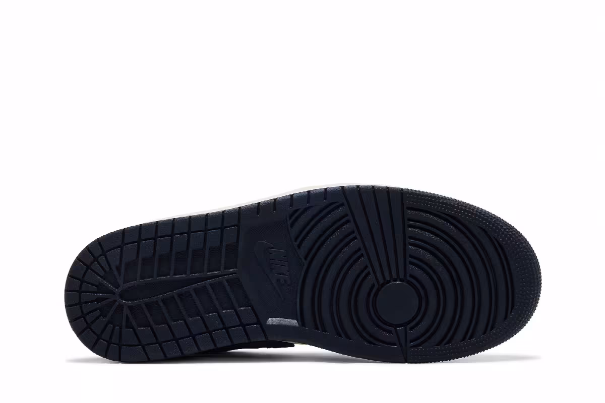Air Jordan 1 Low SE Obsidian University Gold, view 5