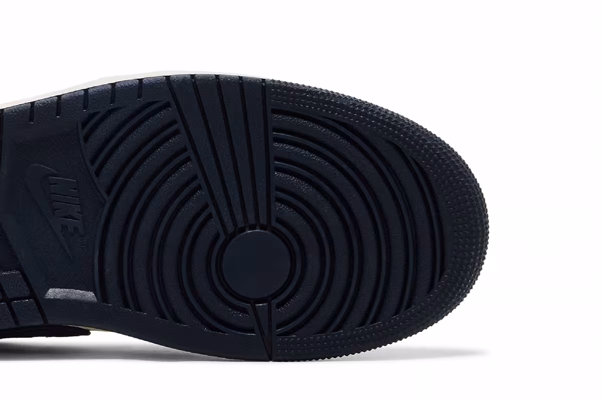 Air Jordan 1 Low SE Obsidian University Gold, view 6