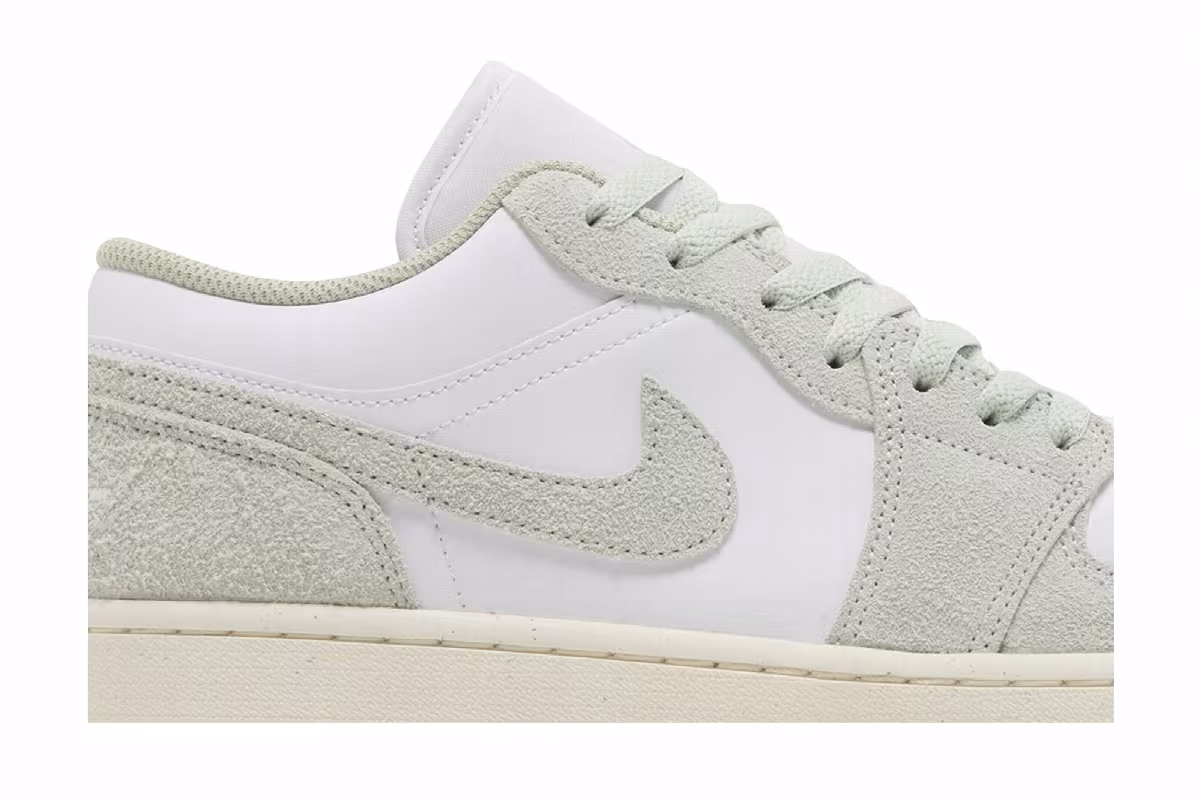 Air Jordan 1 Low SE Seafoam, view 3