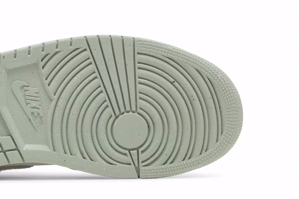 Air Jordan 1 Low SE Seafoam, view 6