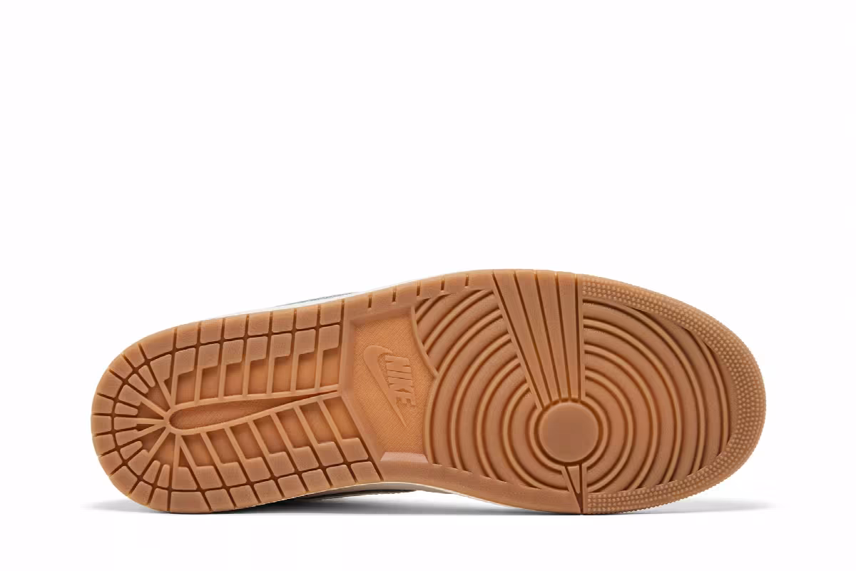 Air Jordan 1 Mid SE Brazil Football, view 5