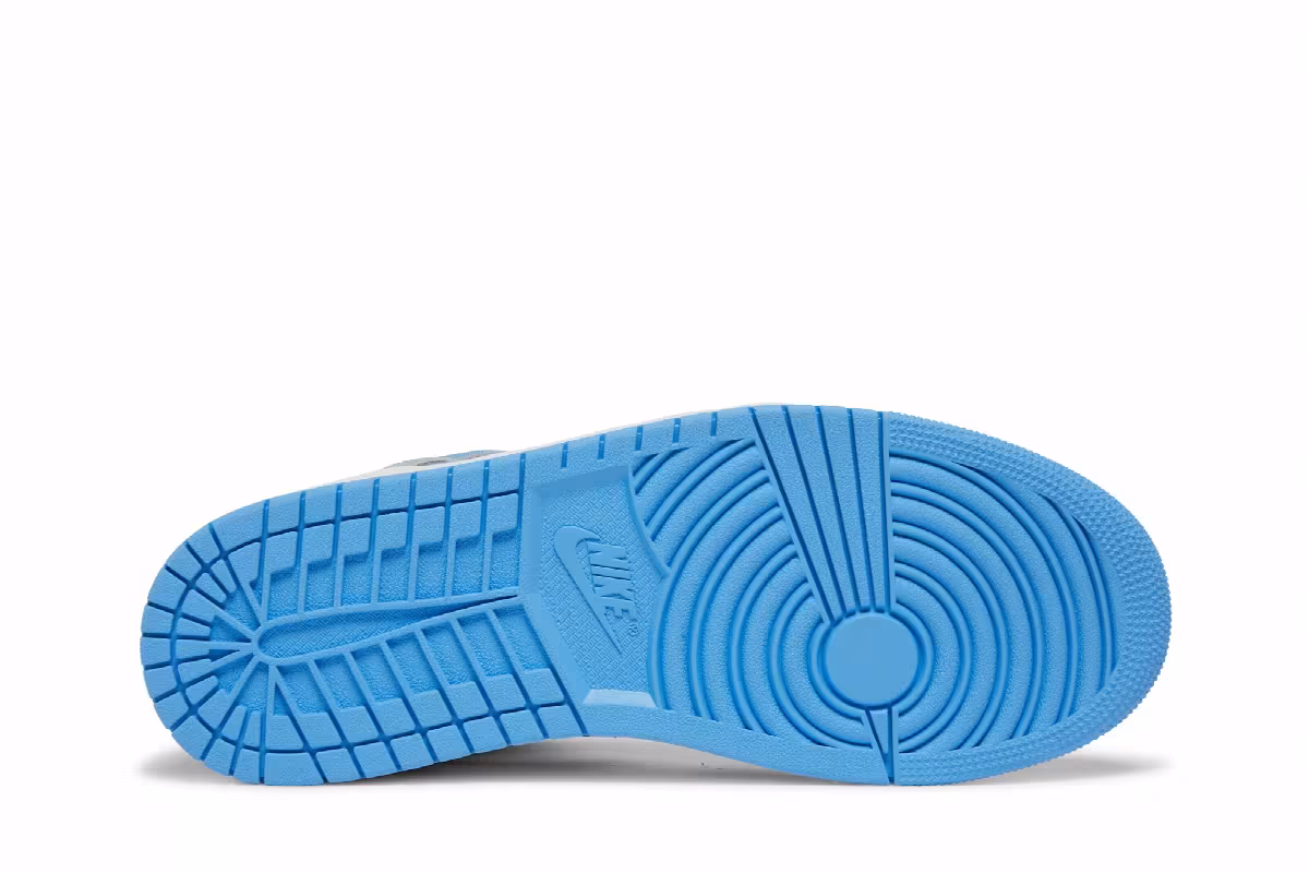 Air Jordan 1 Mid SE University Blue, view 5