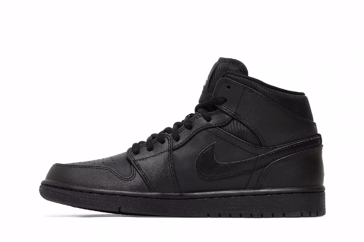 Air Jordan 1 Mid Black White, view 4