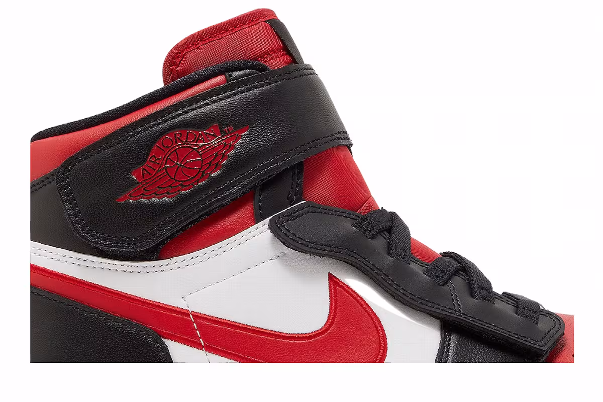 Air Jordan 1 High FlyEase Bred Toe, view 3