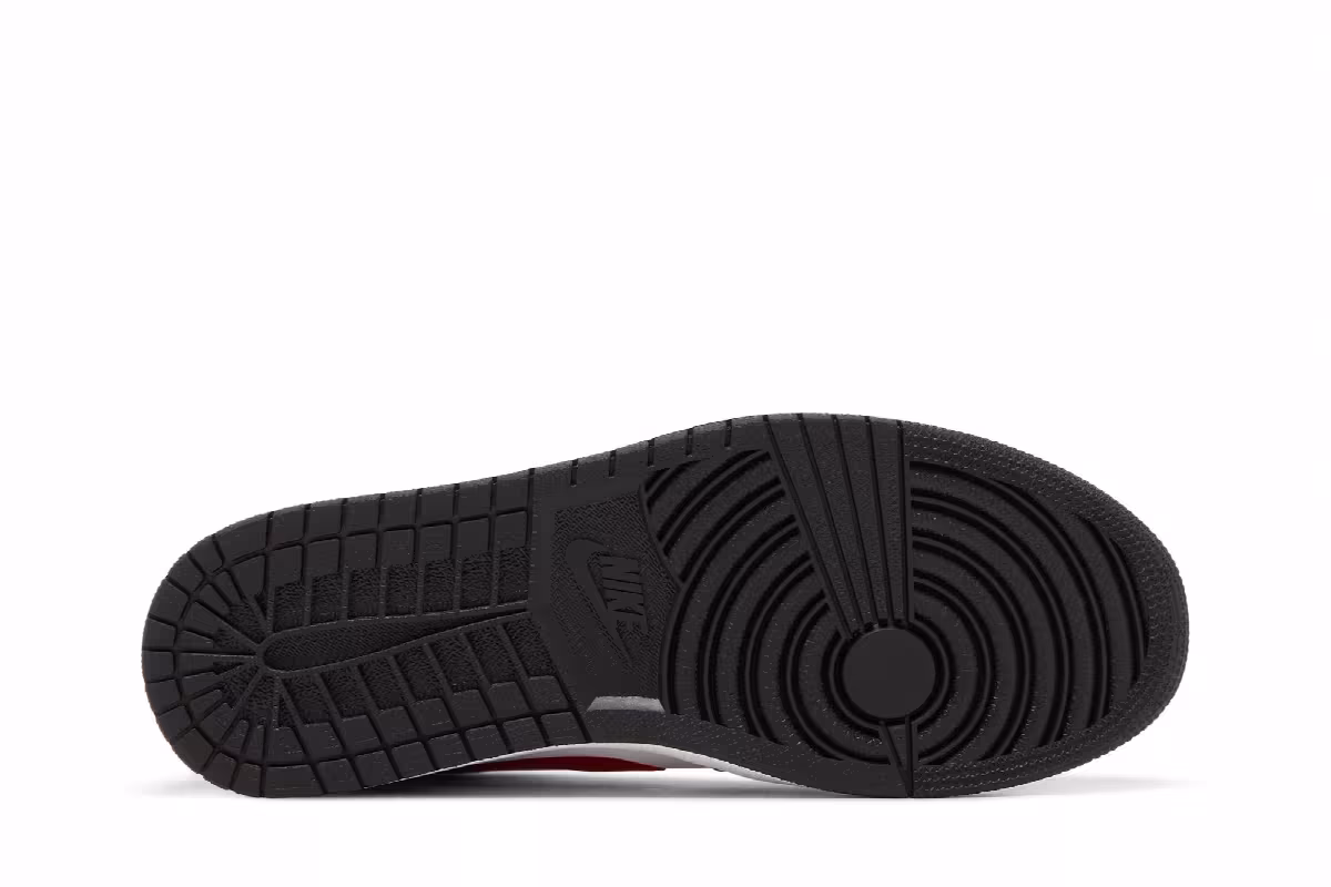 Air Jordan 1 High FlyEase Bred Toe, view 5