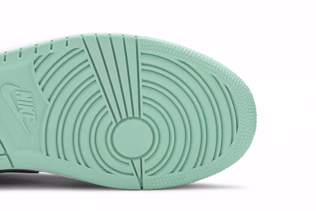 Air Jordan 1 Low Emerald, view 6