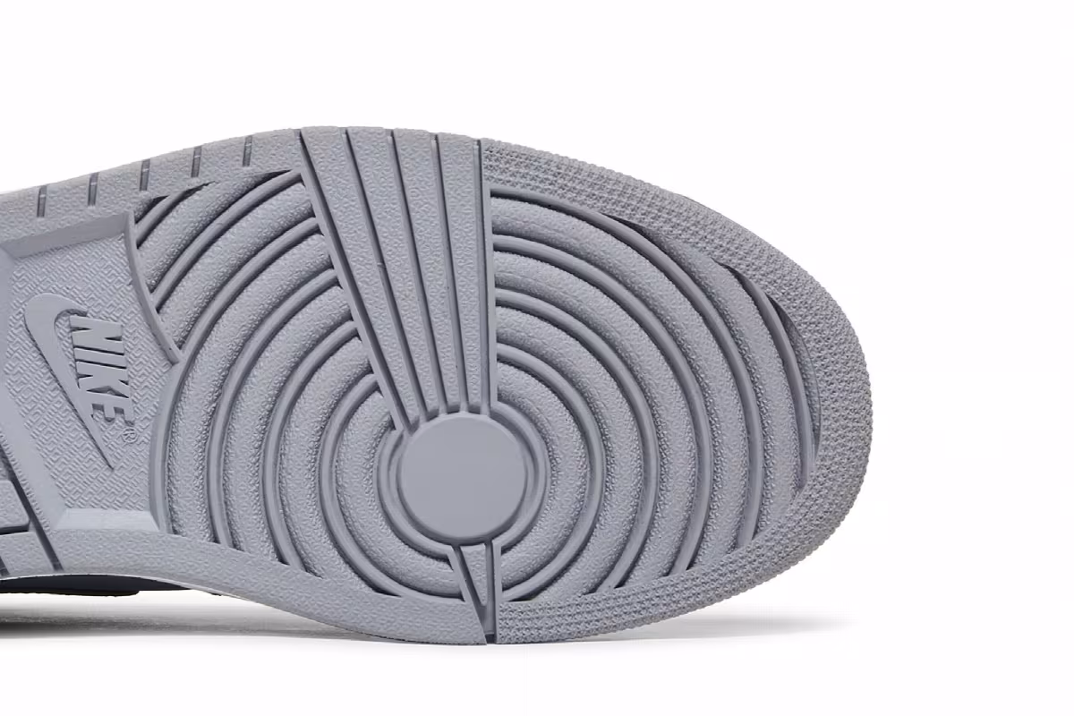 Air Jordan 1 Mid Wolf Grey, view 6