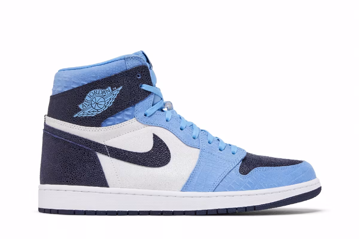 Air Jordan 1 High OG UNC, view 2
