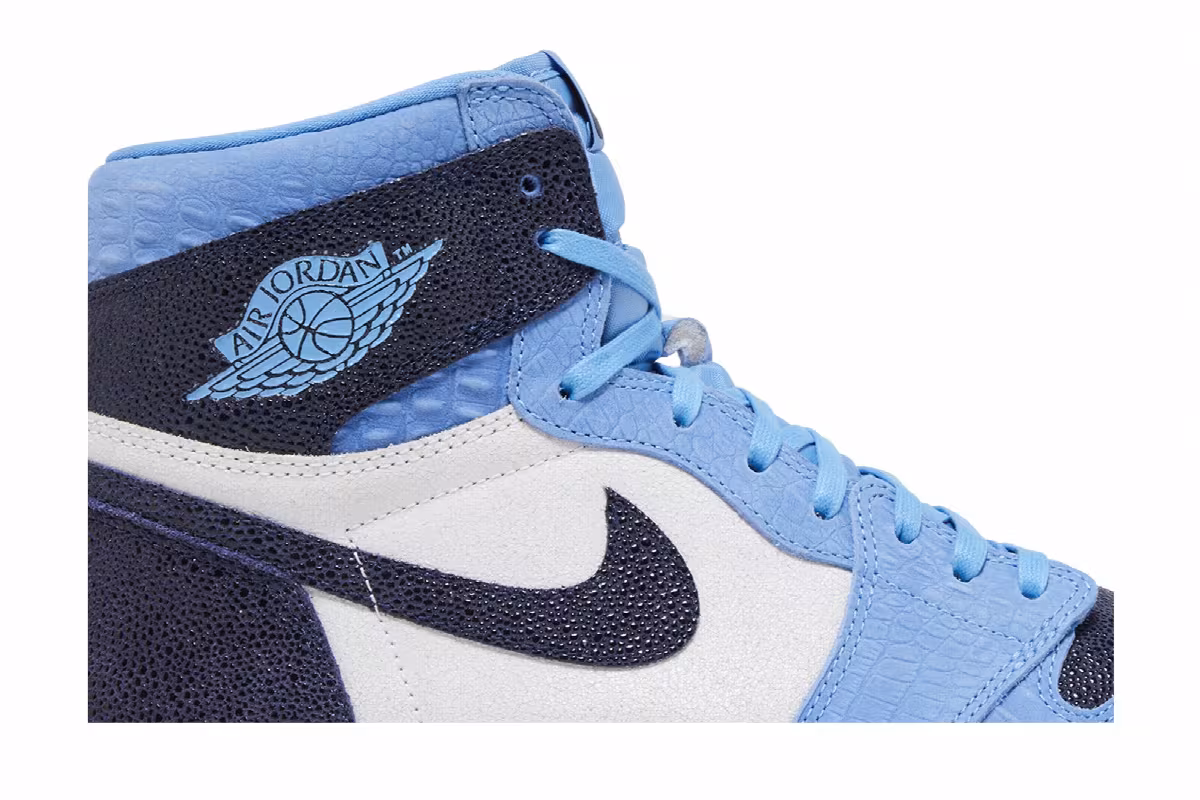 Air Jordan 1 High OG UNC, view 3