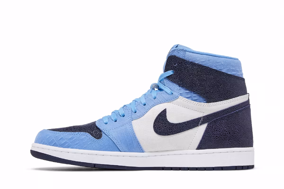 Air Jordan 1 High OG UNC, view 4