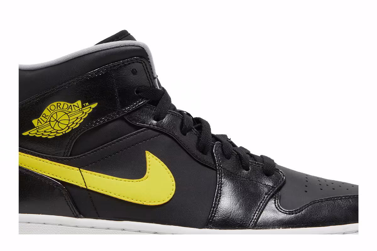 Air Jordan 1 Mid Yellow, view 3