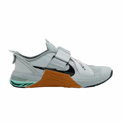 Nike Metcon 7 FlyEase 'Light Silver Desert Ochre'