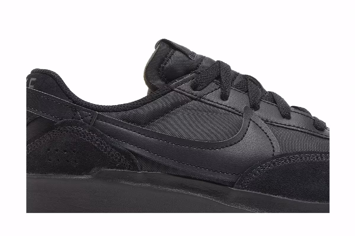 Nike Women's Waffle Debut Triple Black, view 3
