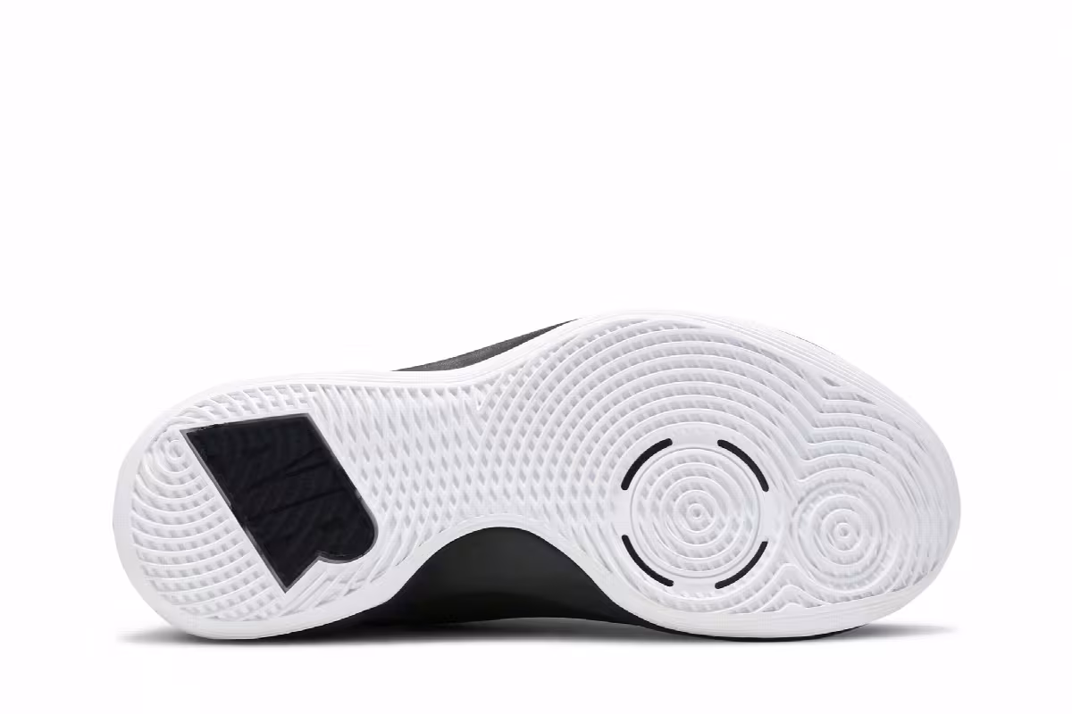 Nike Air Versitile 3 White Black, view 5