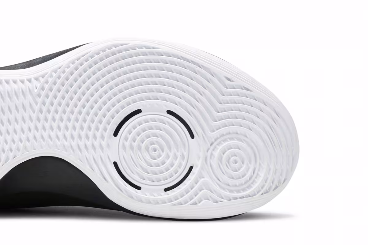 Nike Air Versitile 3 White Black, view 6