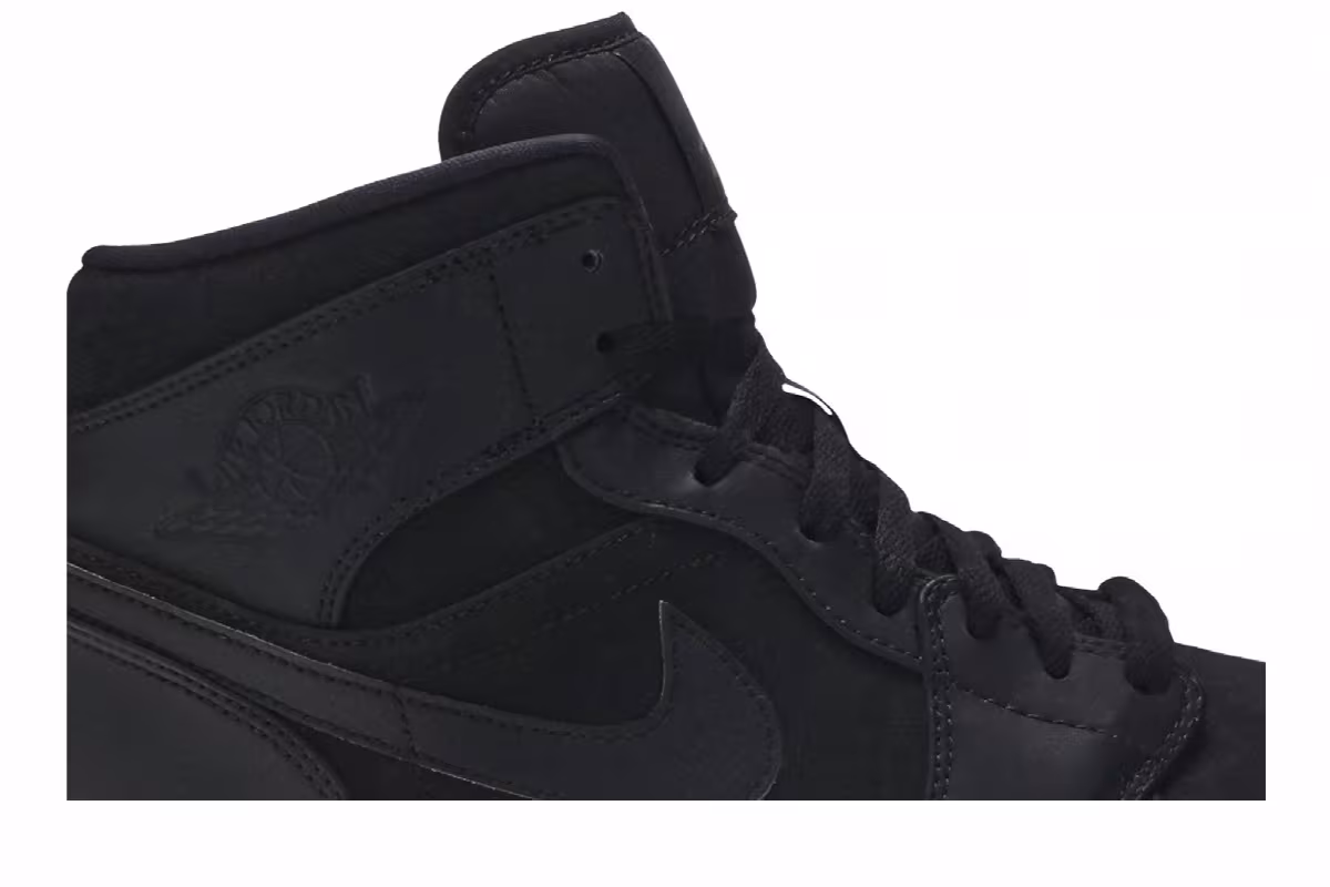 Air Jordan 1 Mid Triple Black, view 3