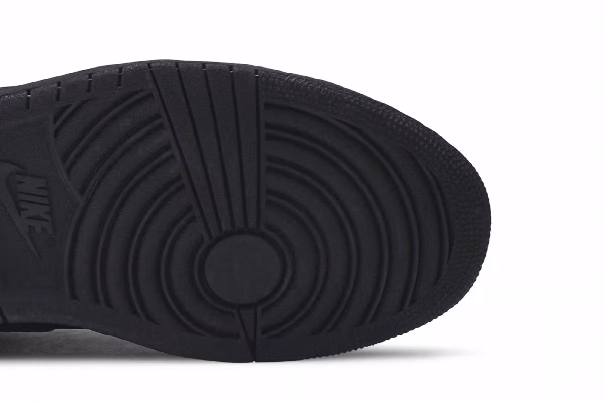 Air Jordan 1 Mid Triple Black, view 6