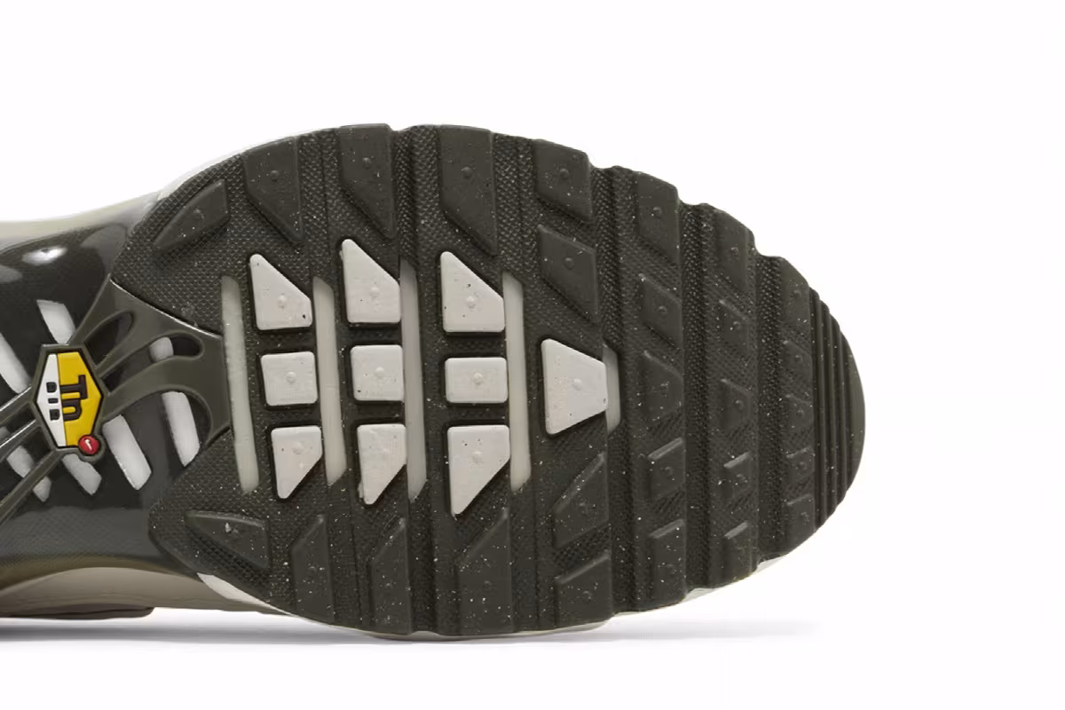 Nike Air Max Plus Phantom Neutral Olive, view 6