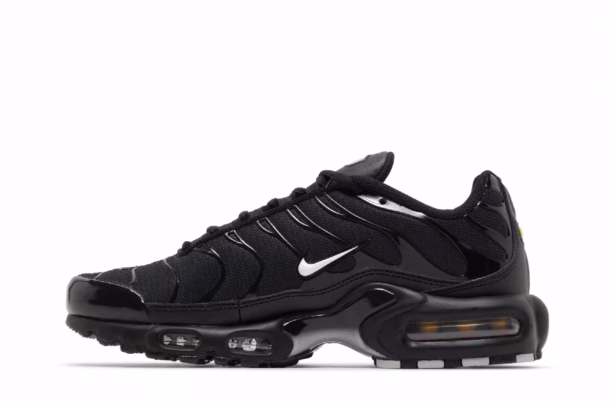 Nike Air Max Plus Multi Swoosh - Black Bright Crimson, view 4