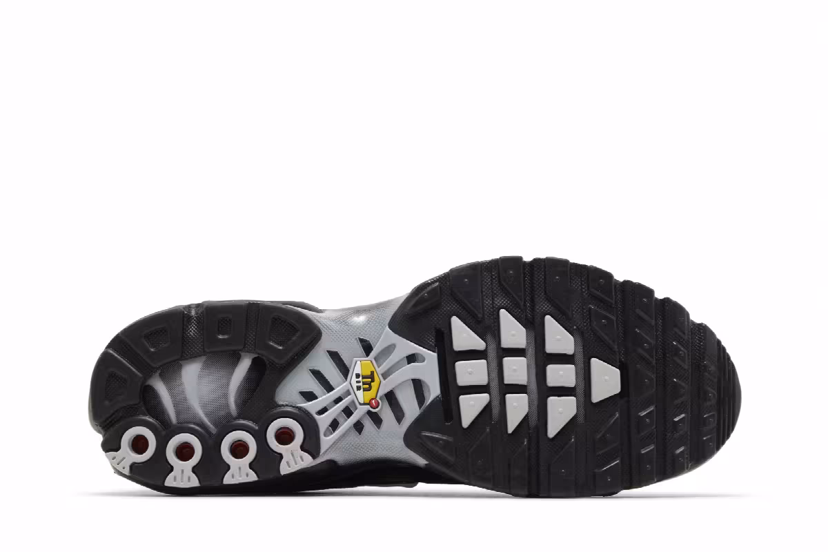 Nike Air Max Plus Multi Swoosh - Black Bright Crimson, view 5