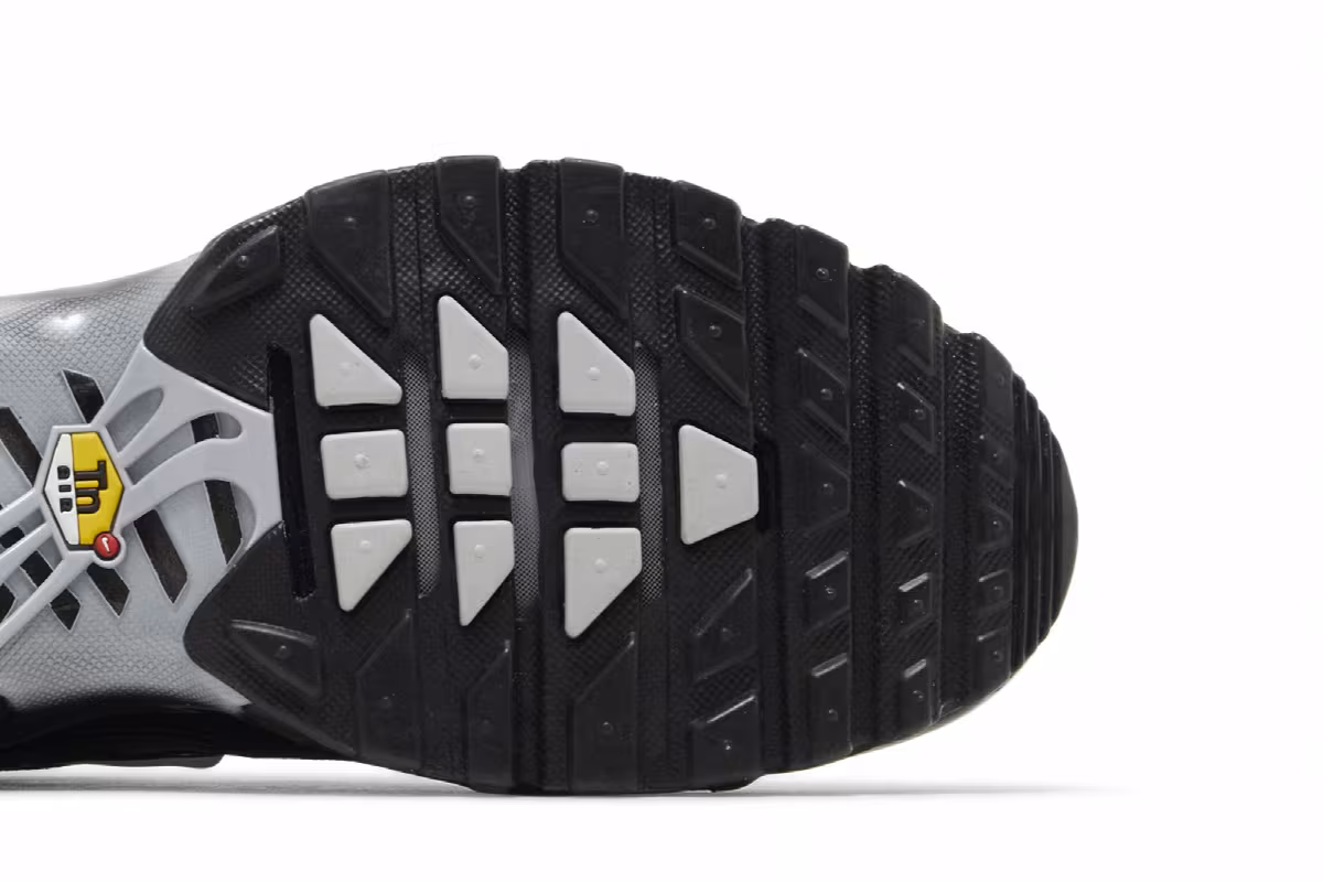 Nike Air Max Plus Multi Swoosh - Black Bright Crimson, view 6