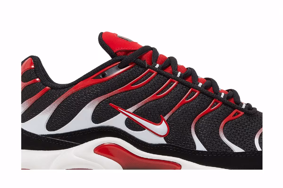 Nike Air Max Plus Black University Red, view 3