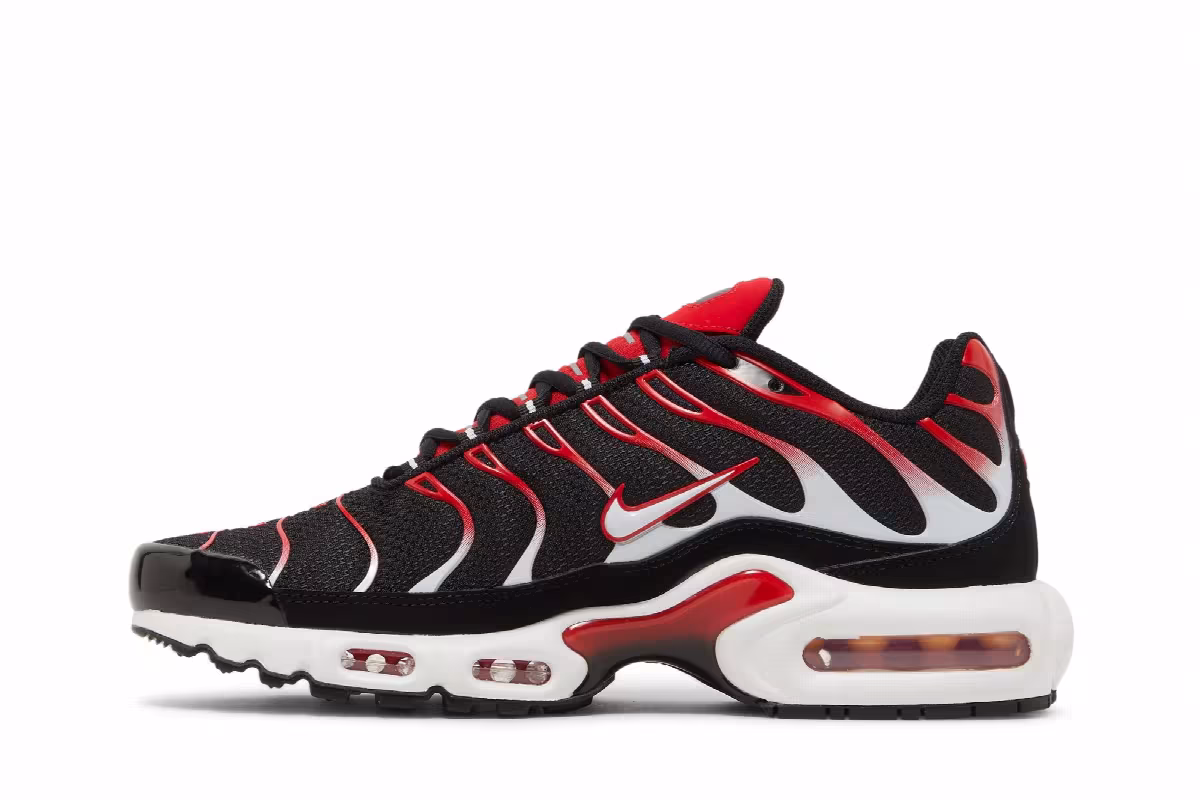 Nike Air Max Plus Black University Red, view 4